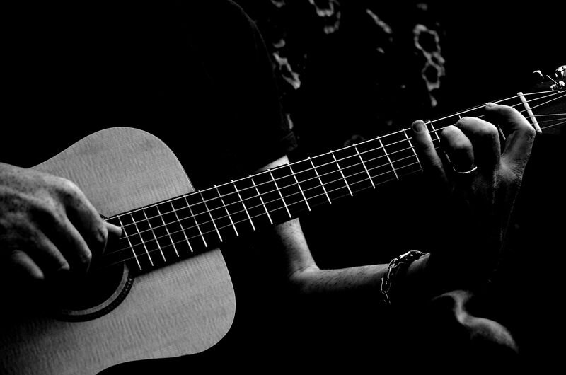 Acorde de Mi Menor no Violão (Em)